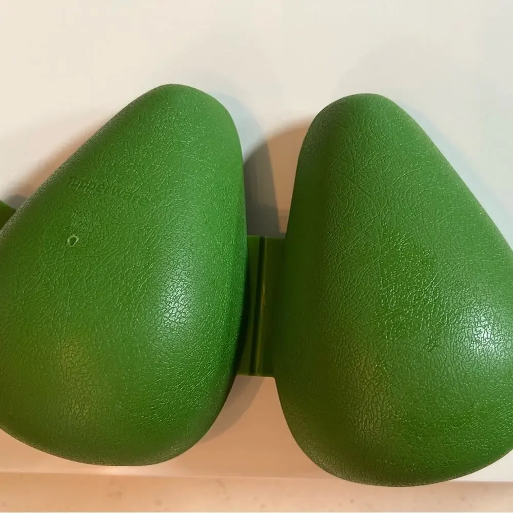 Tupperware Avocado Keeper and 2 Pepper Keepers Excellent Condition Vegetable